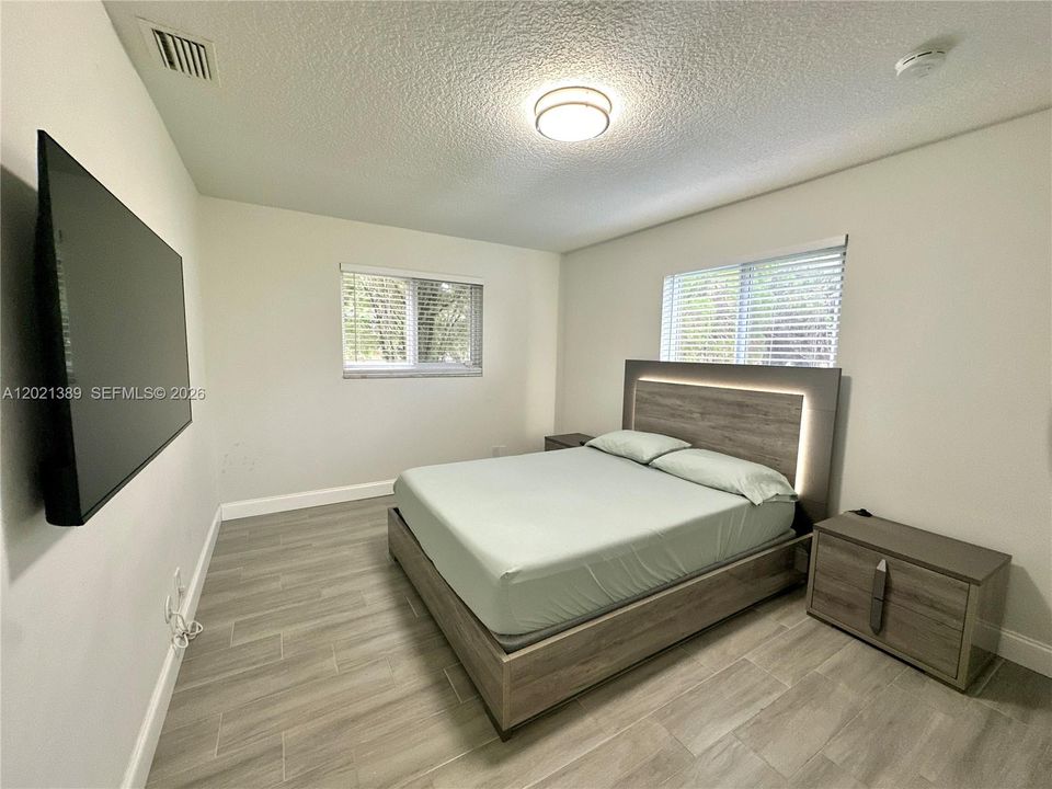 For Sale: $477,500 (3 beds, 2 baths, 1307 Square Feet)