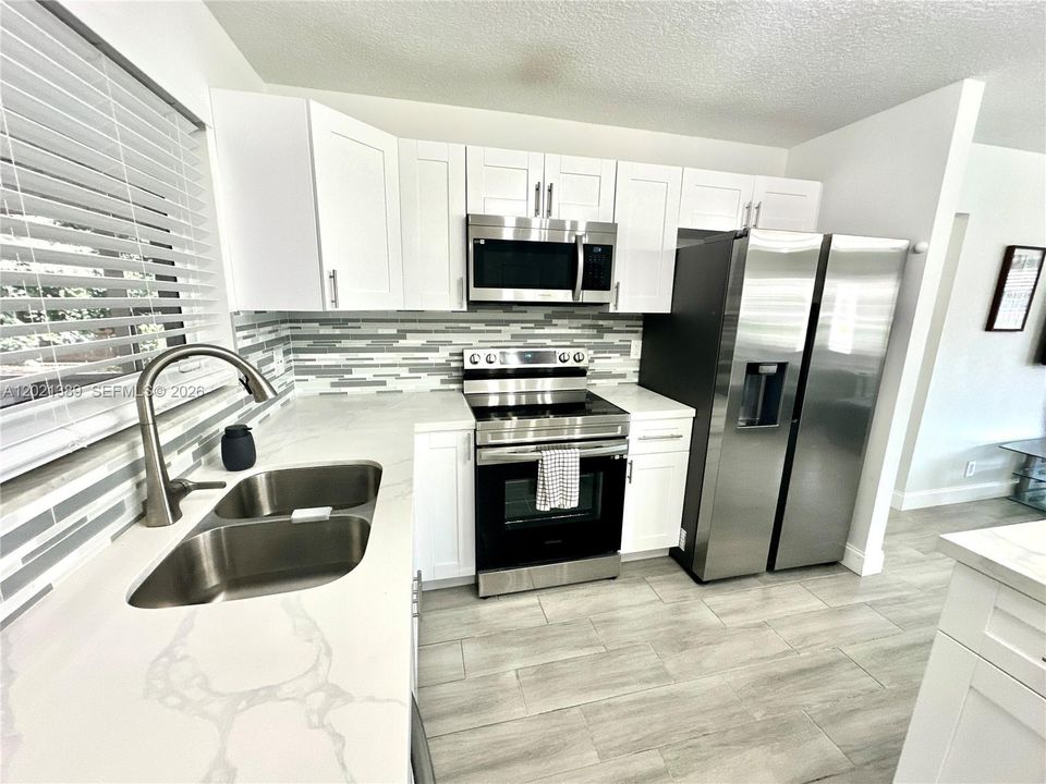 For Sale: $477,500 (3 beds, 2 baths, 1307 Square Feet)