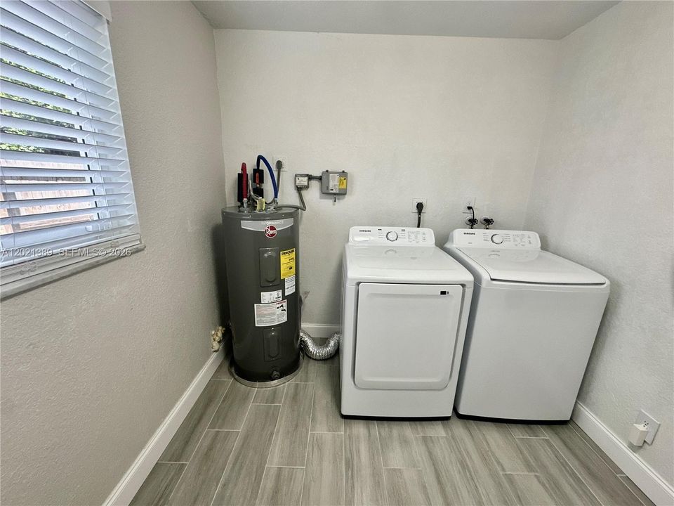For Sale: $477,500 (3 beds, 2 baths, 1307 Square Feet)