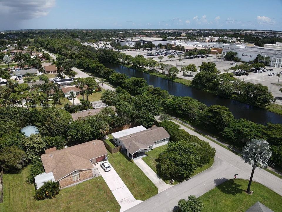 For Sale: $477,500 (3 beds, 2 baths, 1307 Square Feet)