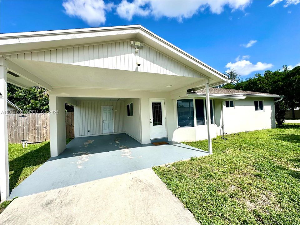 For Sale: $477,500 (3 beds, 2 baths, 1307 Square Feet)