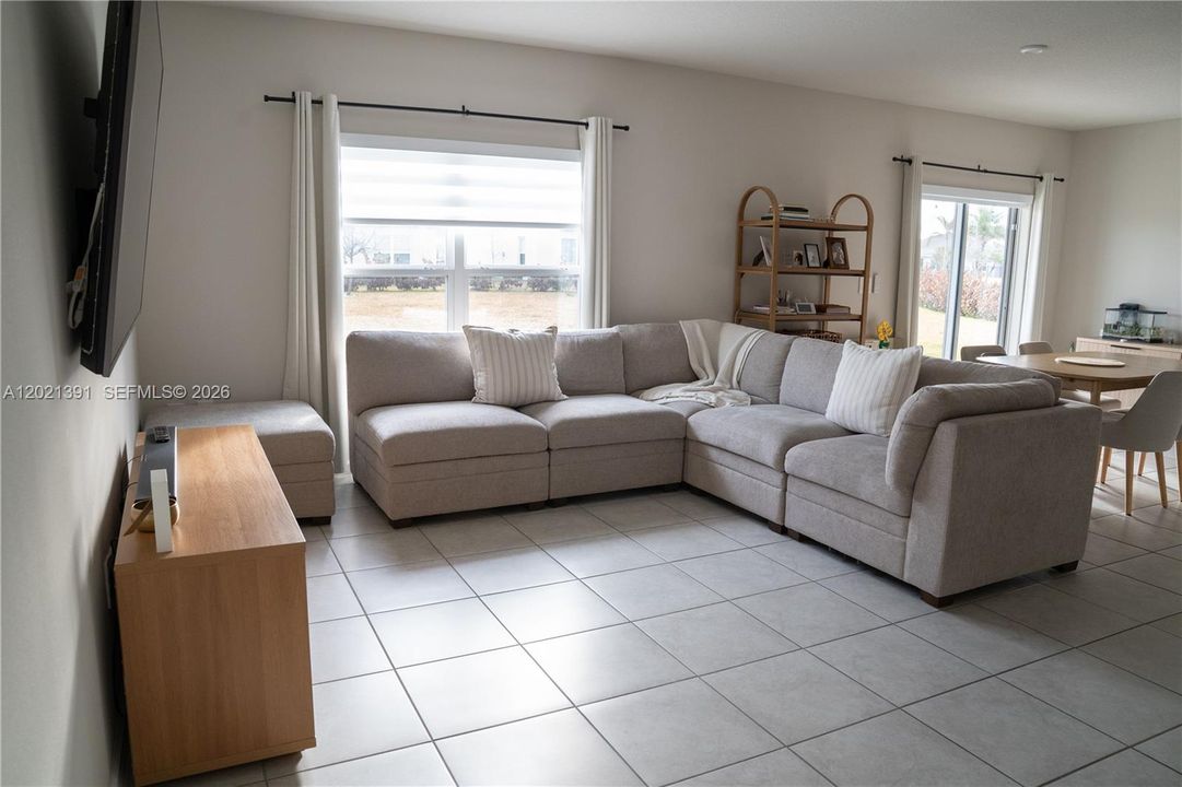 For Sale: $384,500 (4 beds, 2 baths, 1724 Square Feet)