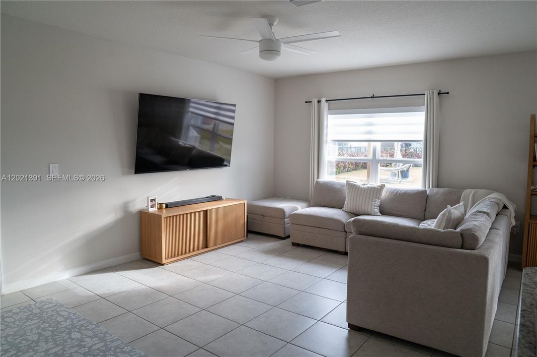 For Sale: $384,500 (4 beds, 2 baths, 1724 Square Feet)
