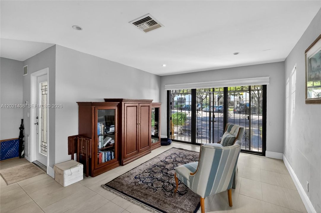 En Venta: $629,000 (2 camas, 2 baños, 1780 Pies cuadrados)
