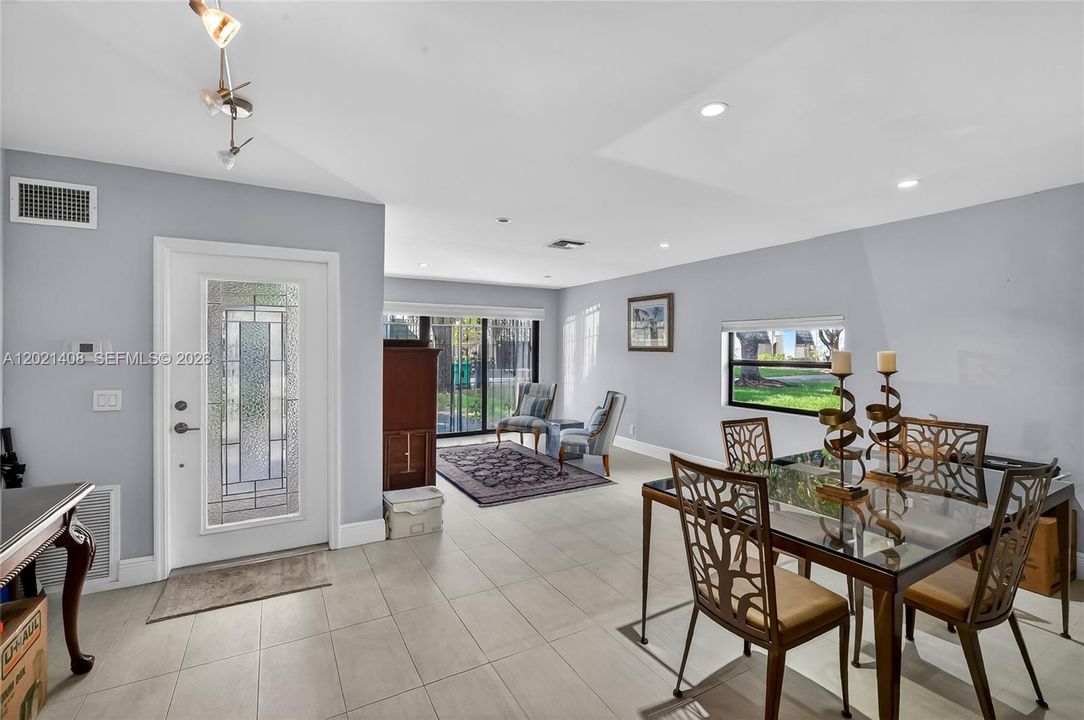 En Venta: $629,000 (2 camas, 2 baños, 1780 Pies cuadrados)