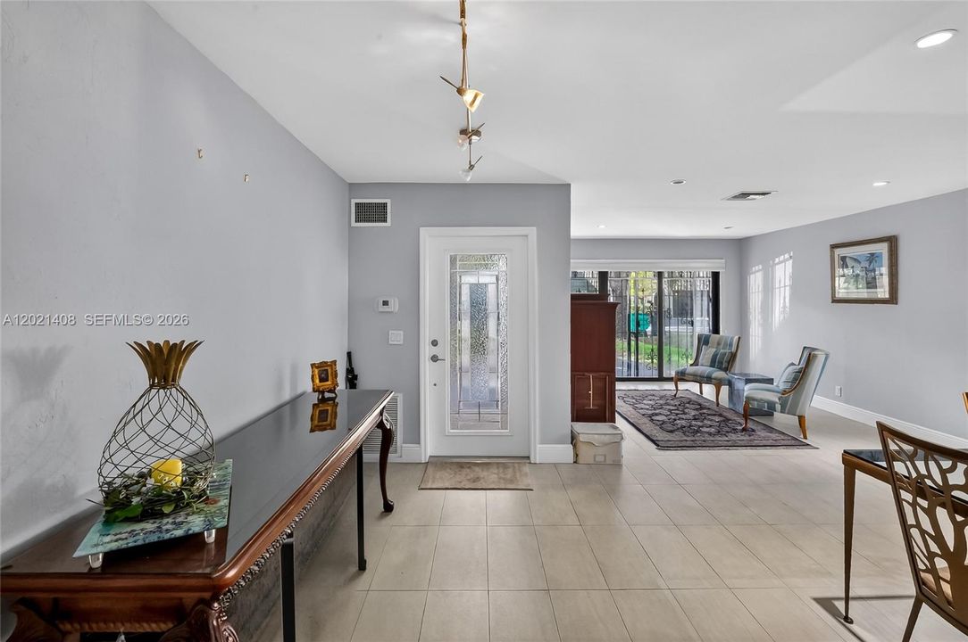En Venta: $629,000 (2 camas, 2 baños, 1780 Pies cuadrados)