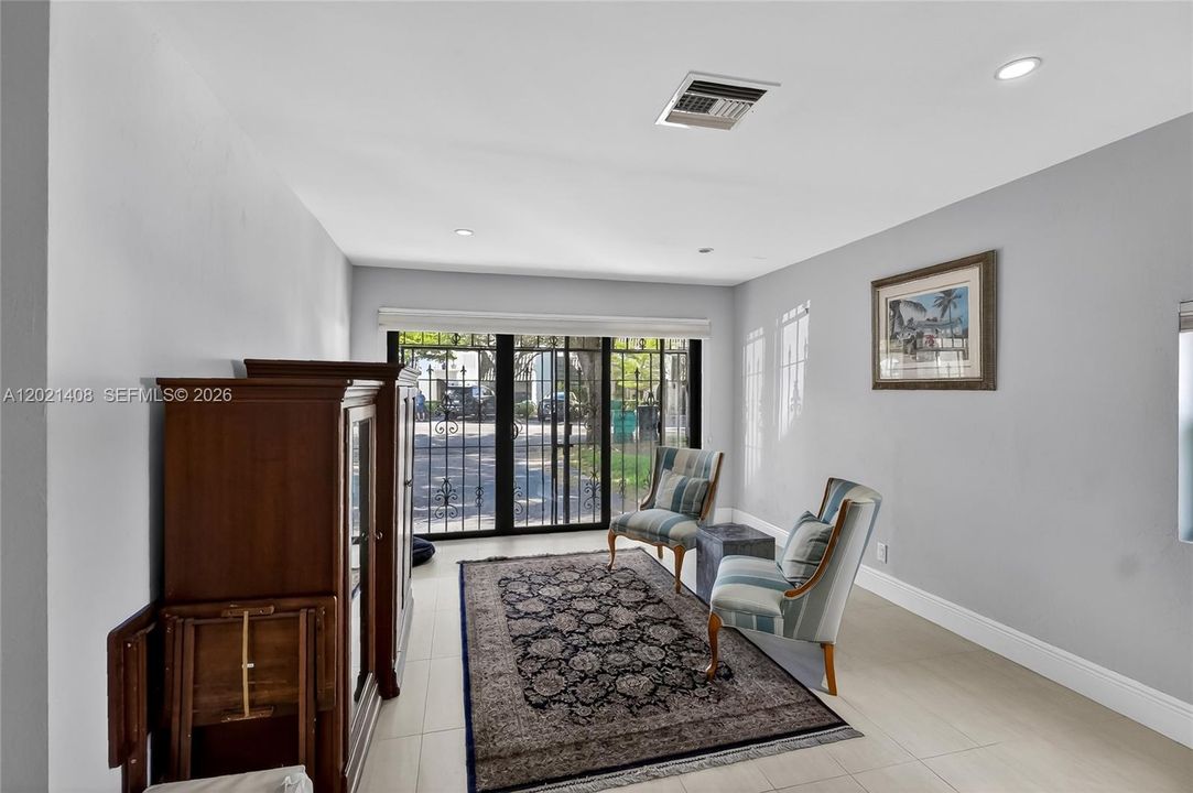 En Venta: $629,000 (2 camas, 2 baños, 1780 Pies cuadrados)