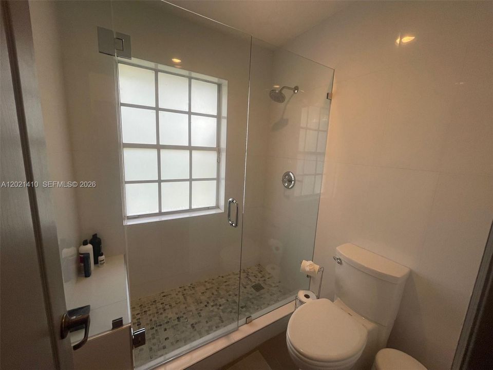 For Sale: $1,400,000 (5 beds, 3 baths, 3304 Square Feet)