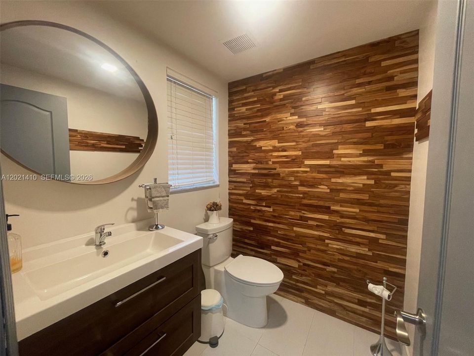 For Sale: $1,400,000 (5 beds, 3 baths, 3304 Square Feet)