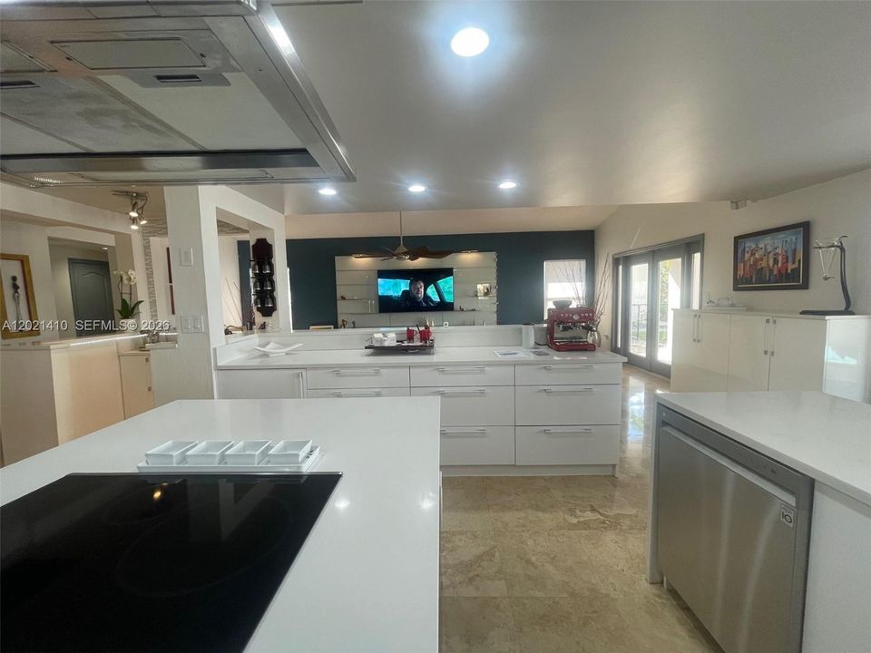 For Sale: $1,400,000 (5 beds, 3 baths, 3304 Square Feet)