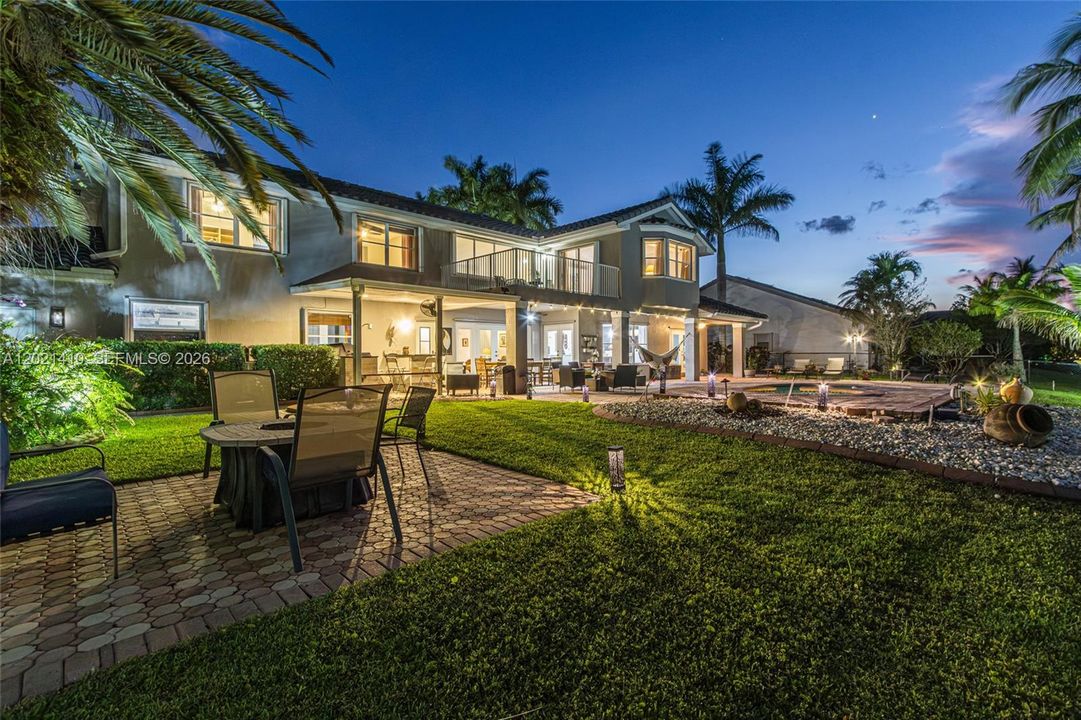 For Sale: $1,400,000 (5 beds, 3 baths, 3304 Square Feet)