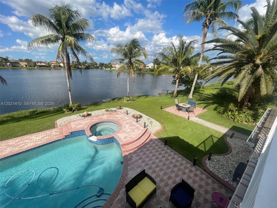 For Sale: $1,400,000 (5 beds, 3 baths, 3304 Square Feet)