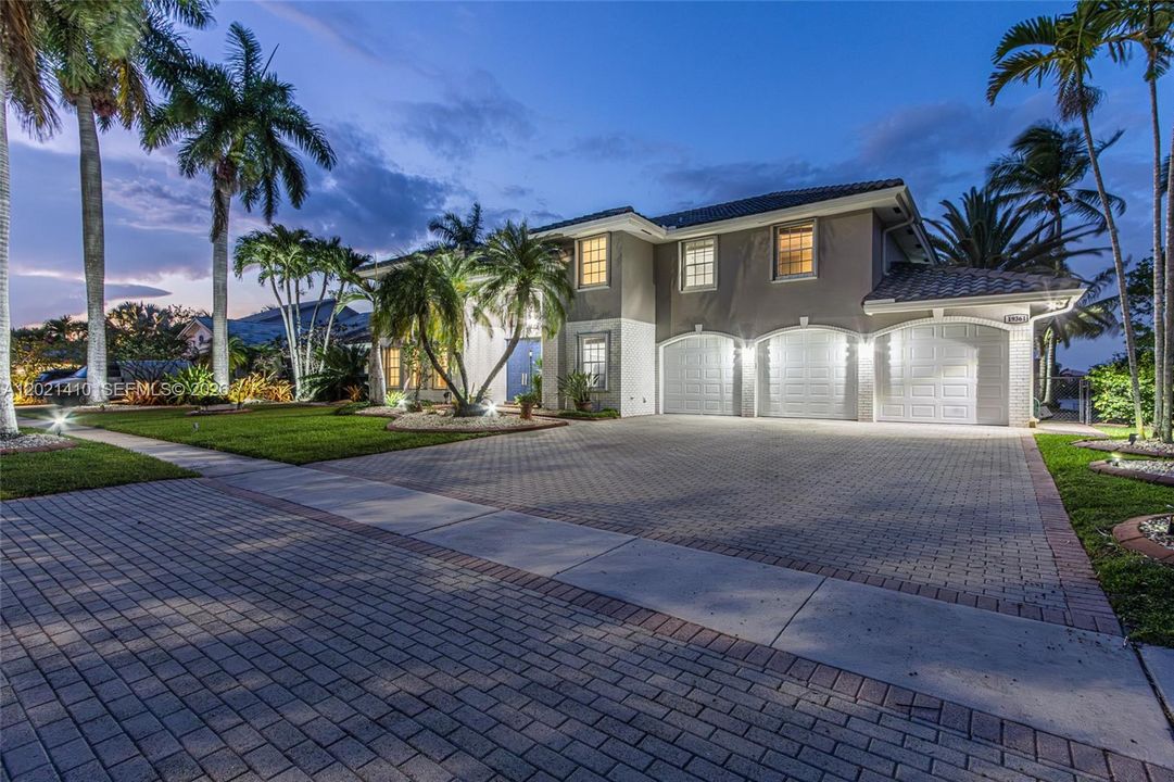 For Sale: $1,400,000 (5 beds, 3 baths, 3304 Square Feet)