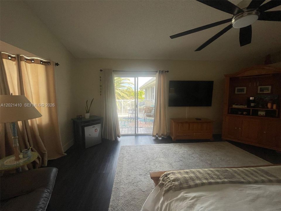 For Sale: $1,400,000 (5 beds, 3 baths, 3304 Square Feet)