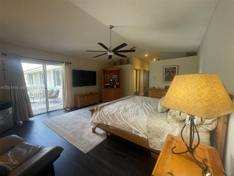 For Sale: $1,400,000 (5 beds, 3 baths, 3304 Square Feet)