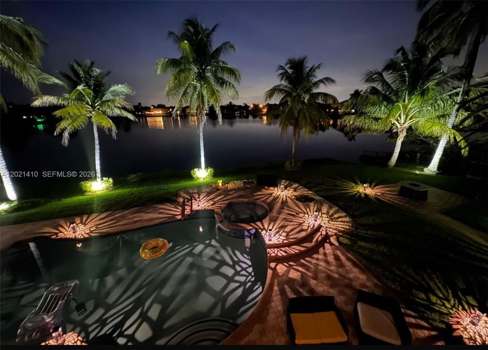 For Sale: $1,400,000 (5 beds, 3 baths, 3304 Square Feet)