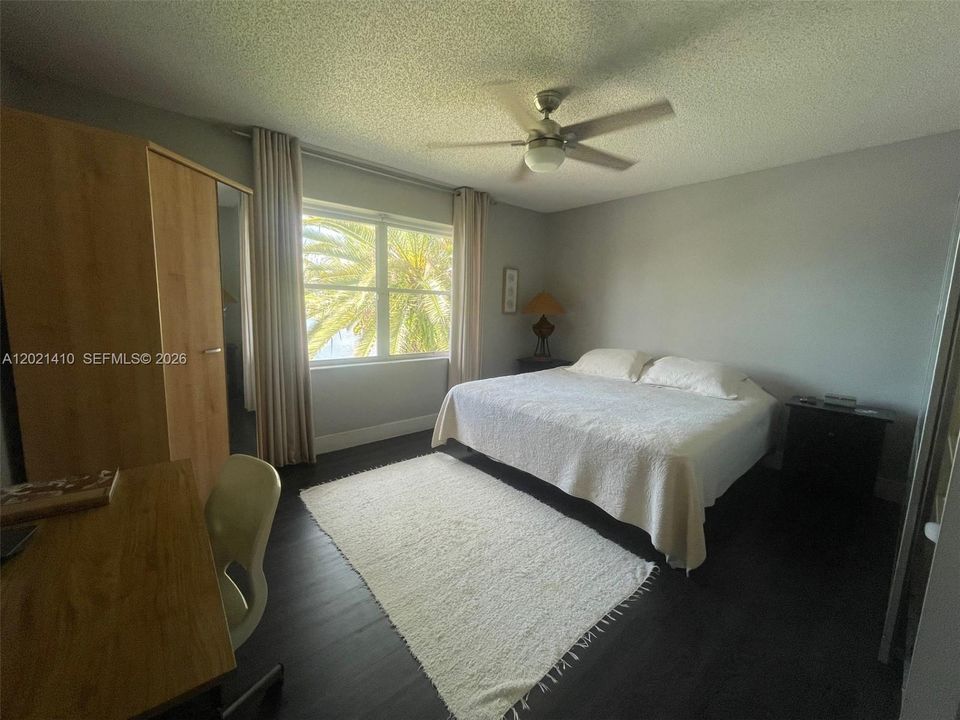 For Sale: $1,400,000 (5 beds, 3 baths, 3304 Square Feet)