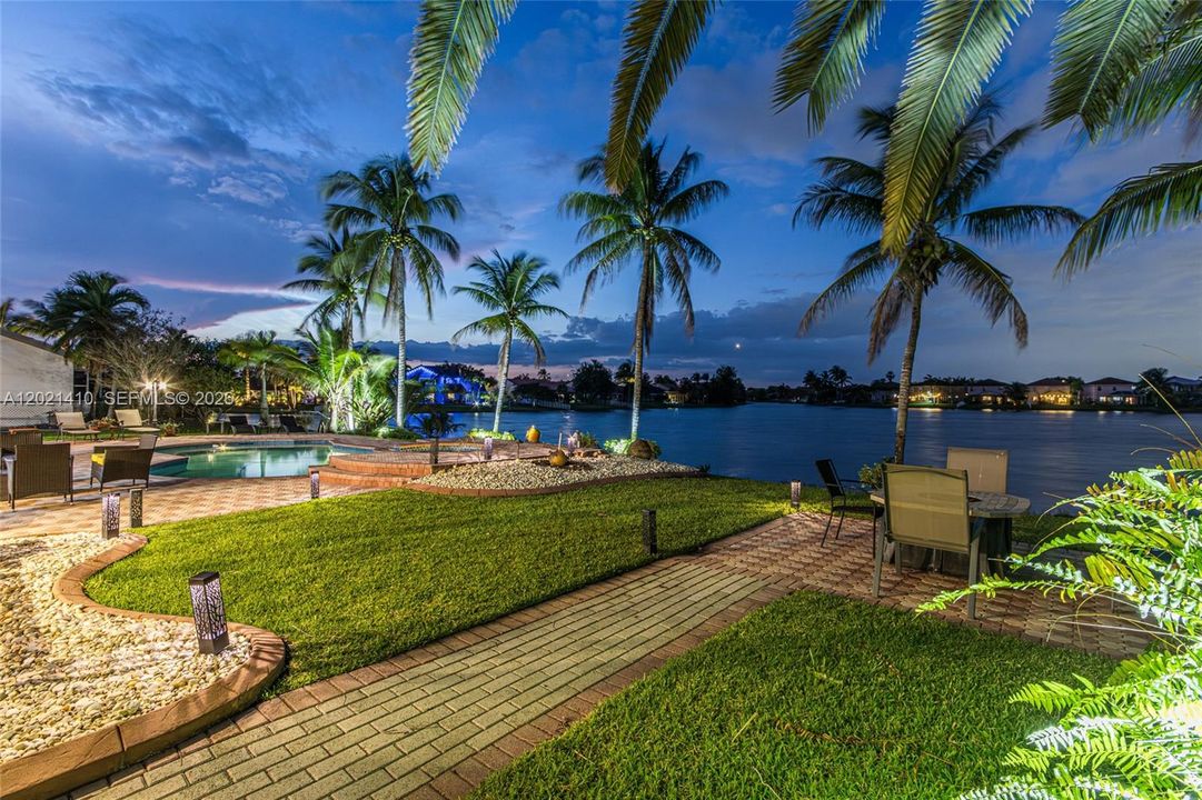 For Sale: $1,400,000 (5 beds, 3 baths, 3304 Square Feet)