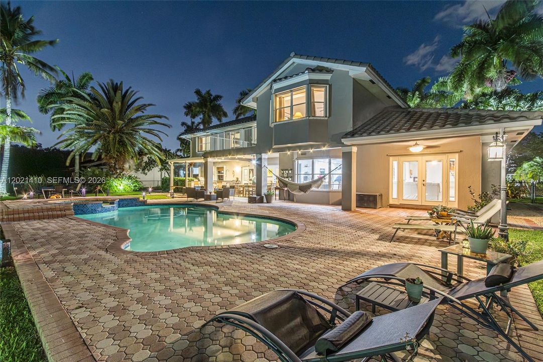 For Sale: $1,400,000 (5 beds, 3 baths, 3304 Square Feet)