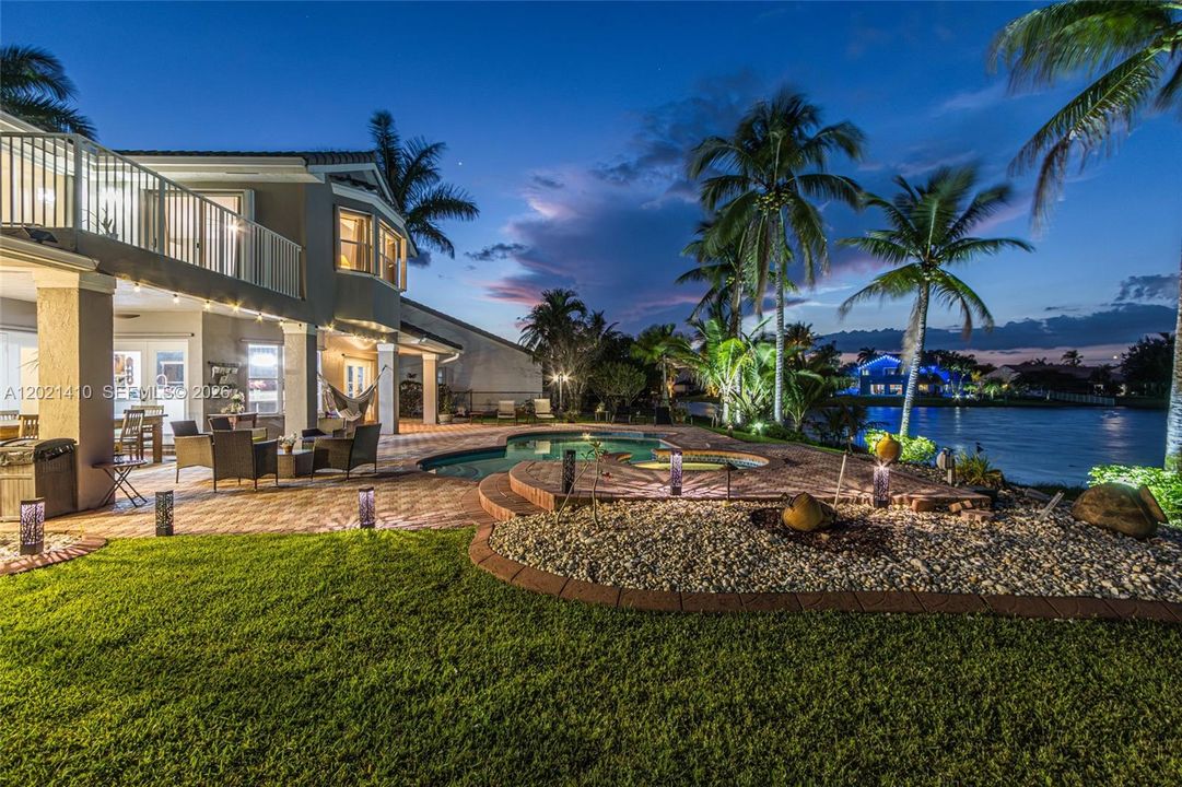 For Sale: $1,400,000 (5 beds, 3 baths, 3304 Square Feet)