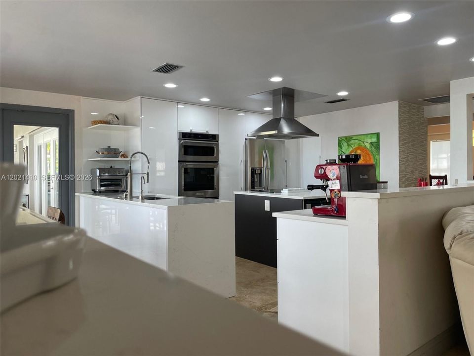 For Sale: $1,400,000 (5 beds, 3 baths, 3304 Square Feet)