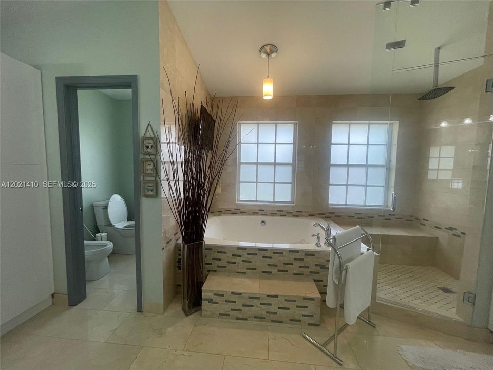 For Sale: $1,400,000 (5 beds, 3 baths, 3304 Square Feet)