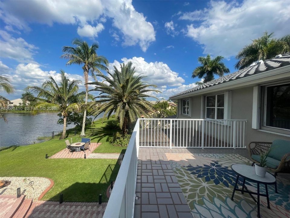 For Sale: $1,400,000 (5 beds, 3 baths, 3304 Square Feet)