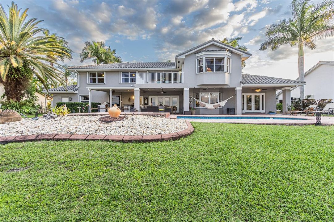 For Sale: $1,400,000 (5 beds, 3 baths, 3304 Square Feet)