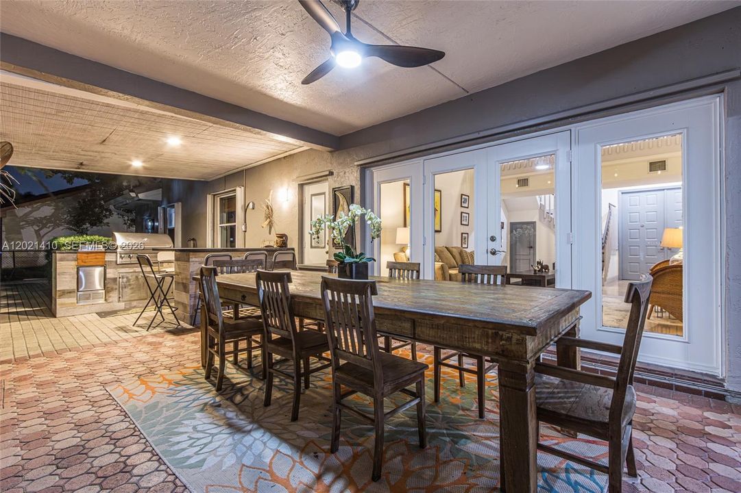 For Sale: $1,400,000 (5 beds, 3 baths, 3304 Square Feet)