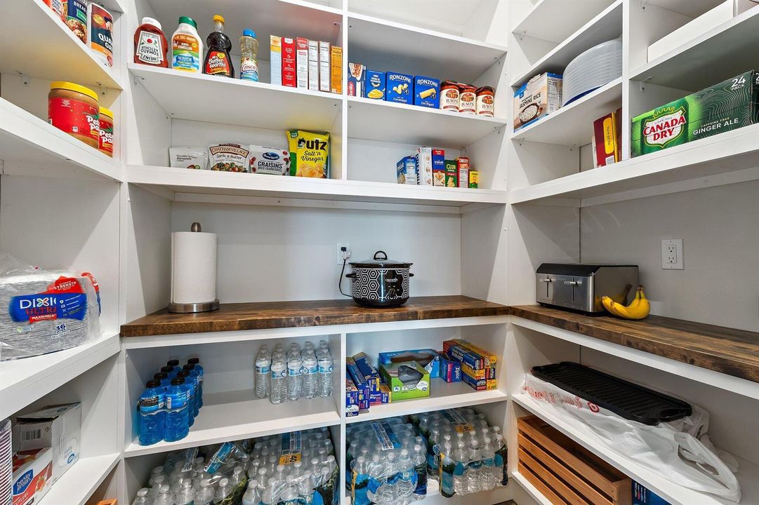 Walk in pantry
