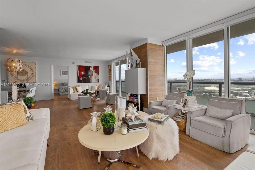 For Sale: $1,050,000 (3 beds, 2 baths, 1789 Square Feet)