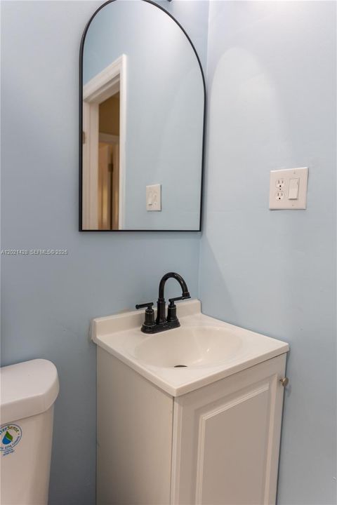 For Sale: $434,999 (3 beds, 1 baths, 1023 Square Feet)