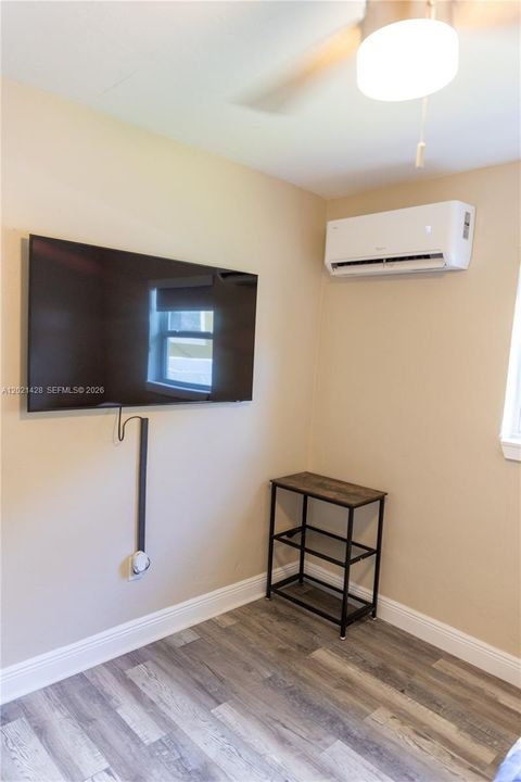 For Sale: $434,999 (3 beds, 1 baths, 1023 Square Feet)