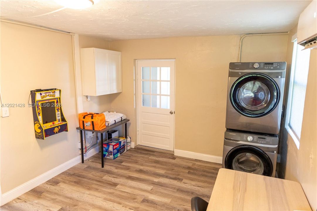 For Sale: $434,999 (3 beds, 1 baths, 1023 Square Feet)