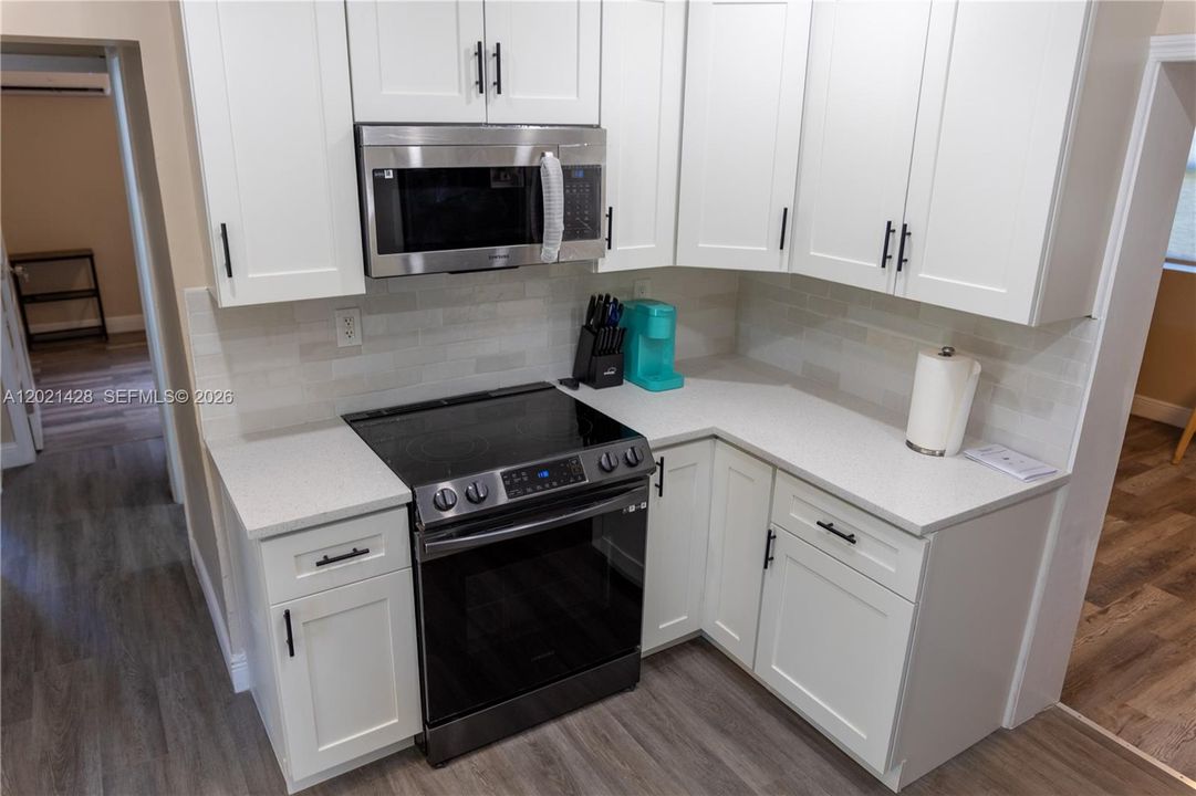 For Sale: $434,999 (3 beds, 1 baths, 1023 Square Feet)