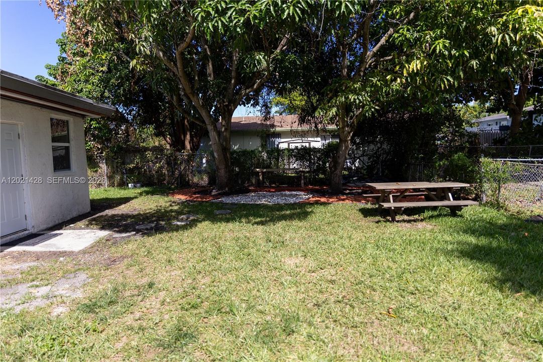 For Sale: $434,999 (3 beds, 1 baths, 1023 Square Feet)