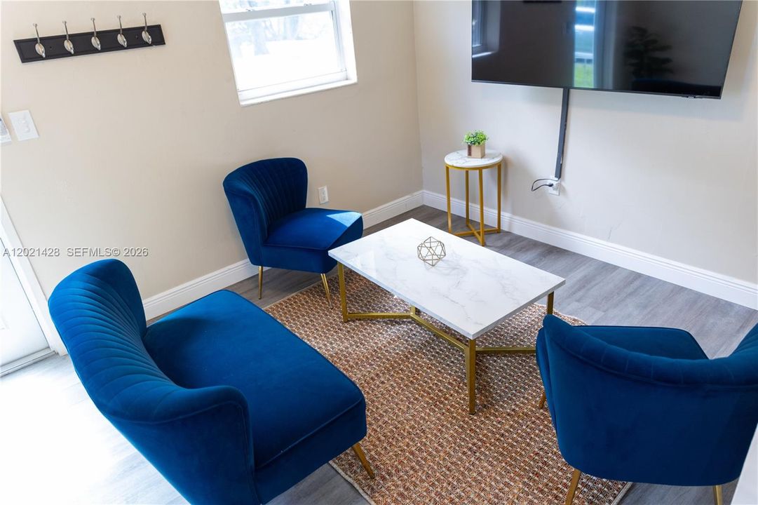 For Sale: $434,999 (3 beds, 1 baths, 1023 Square Feet)