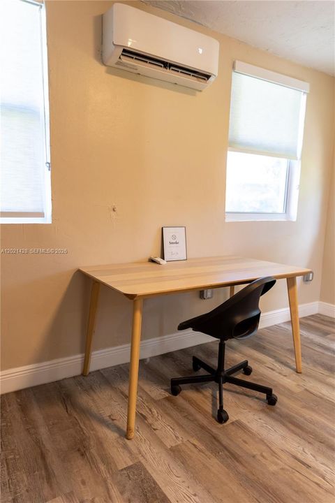 For Sale: $434,999 (3 beds, 1 baths, 1023 Square Feet)