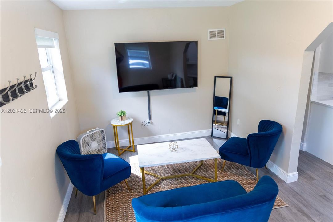 For Sale: $434,999 (3 beds, 1 baths, 1023 Square Feet)