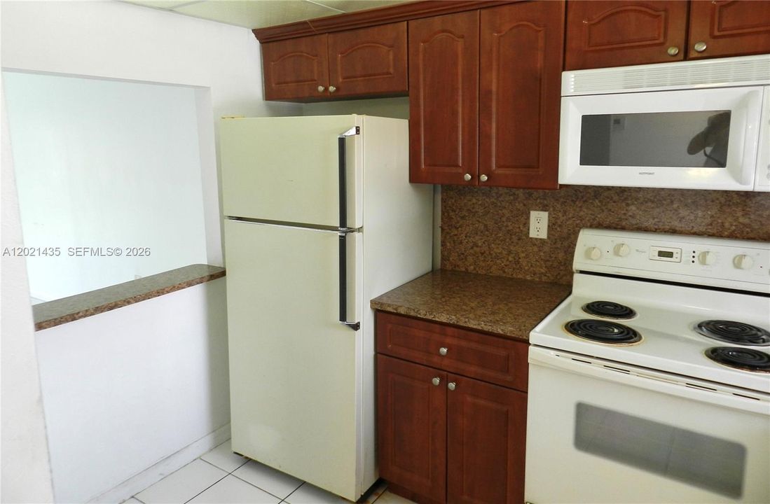 На продажу: $169,000 (2 спален, 2 ванн, 775 Квадратных фут)