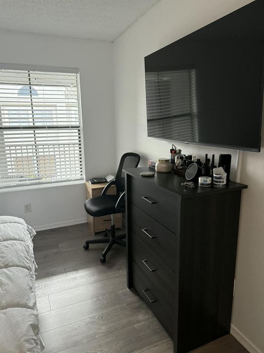 For Rent: $2,000 (1 beds, 1 baths, 820 Square Feet)