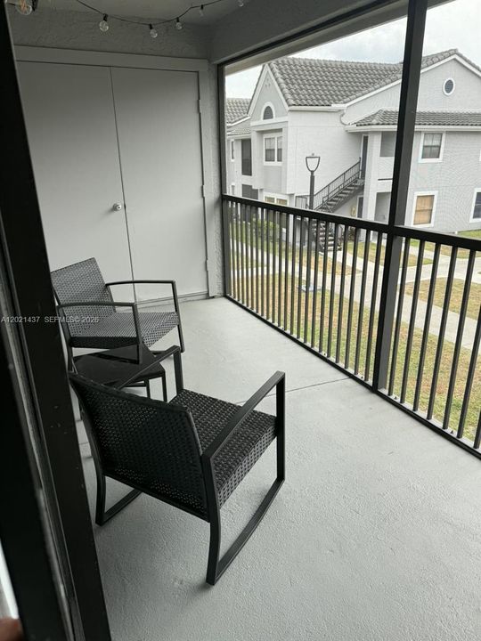For Rent: $2,000 (1 beds, 1 baths, 820 Square Feet)