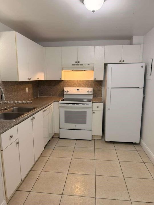 Active With Contract: $1,950 (2 beds, 2 baths, 1252 Square Feet)