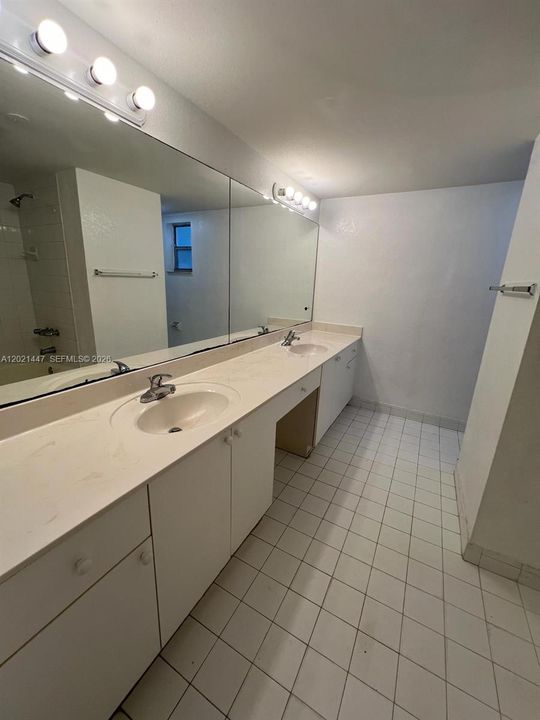 Active With Contract: $1,950 (2 beds, 2 baths, 1252 Square Feet)