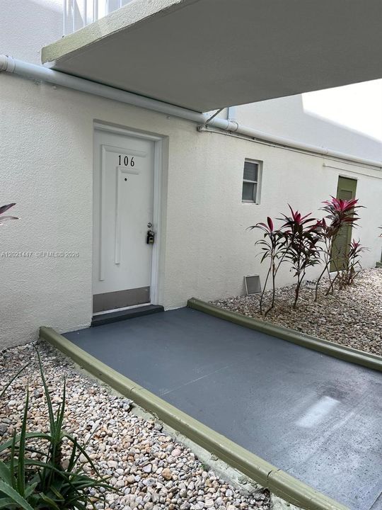 Active With Contract: $1,950 (2 beds, 2 baths, 1252 Square Feet)
