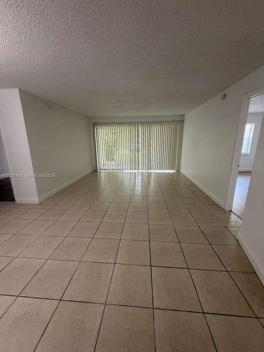 Active With Contract: $1,950 (2 beds, 2 baths, 1252 Square Feet)