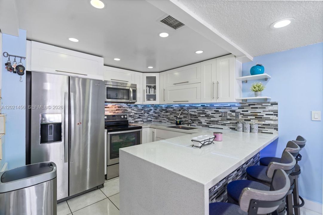 En Venta: $410,000 (3 camas, 3 baños, 1232 Pies cuadrados)
