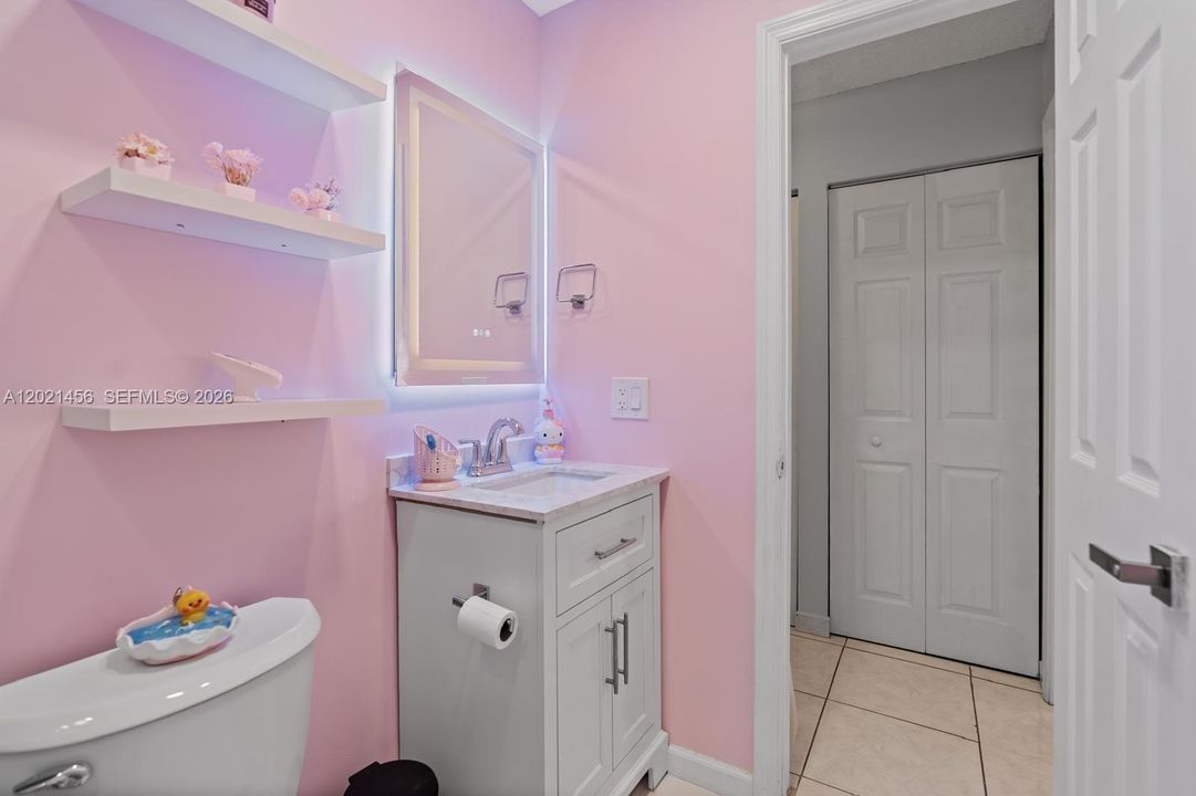 En Venta: $410,000 (3 camas, 3 baños, 1232 Pies cuadrados)