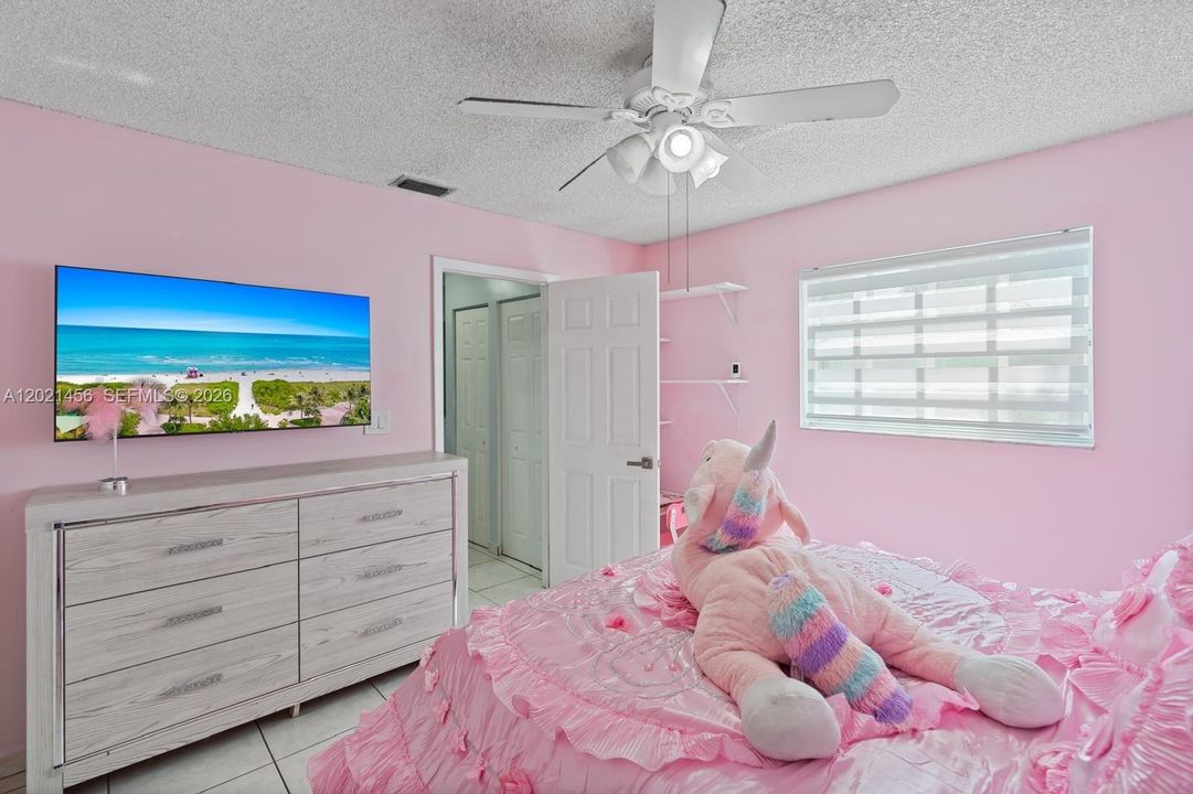 En Venta: $410,000 (3 camas, 3 baños, 1232 Pies cuadrados)