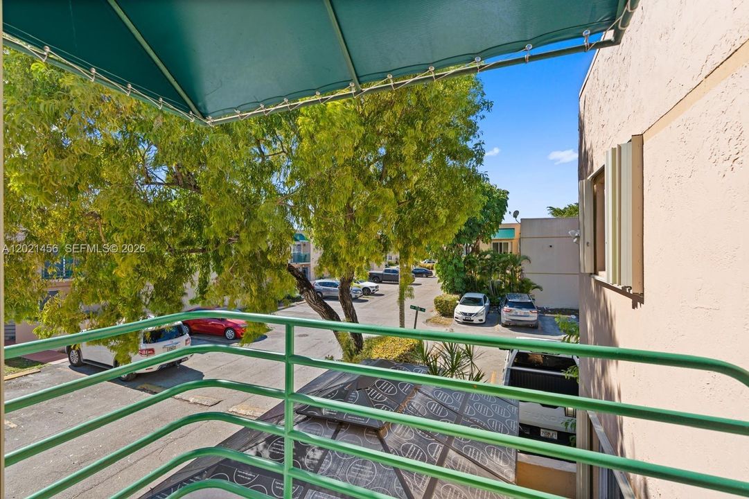 En Venta: $410,000 (3 camas, 3 baños, 1232 Pies cuadrados)